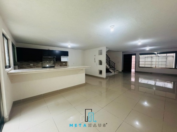 CASA EN RENTA 3 RECAMARAS